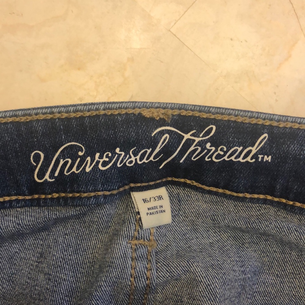 Universal Thread Mid Rise Curvy Skinny Jeans - Picture 4 of 10